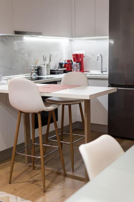 Red Velvet Apt Near City Centre Tesalonika Bagian luar foto