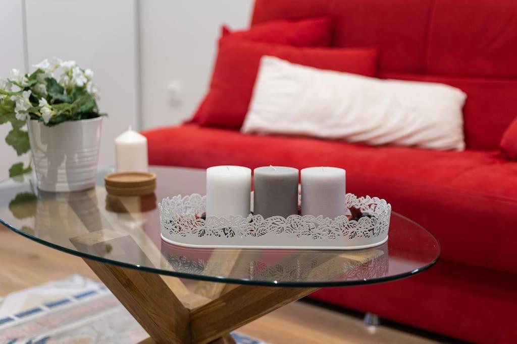 Red Velvet Apt Near City Centre Tesalonika Bagian luar foto