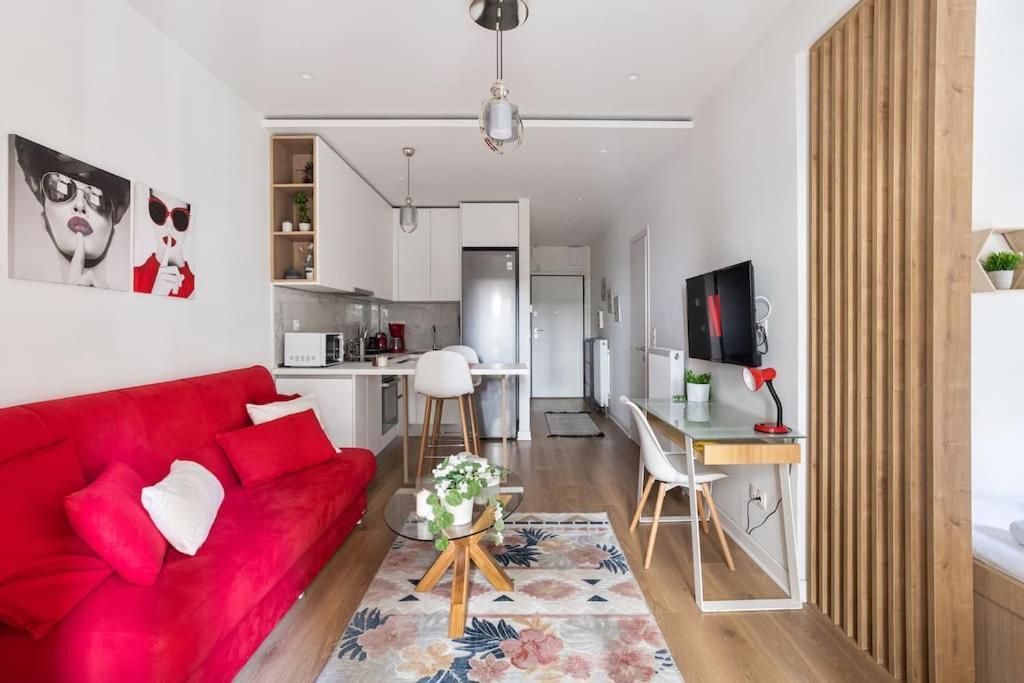 Red Velvet Apt Near City Centre Tesalonika Bagian luar foto