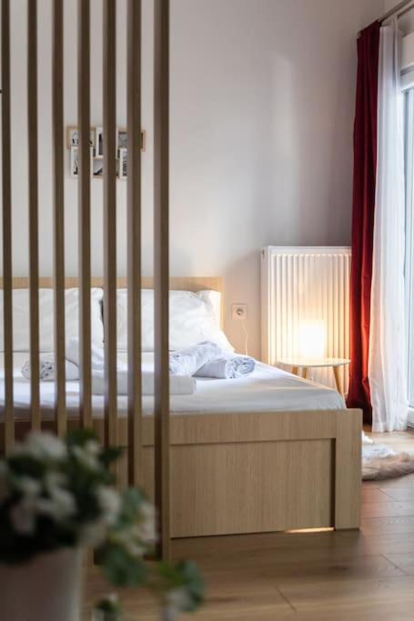 Red Velvet Apt Near City Centre Tesalonika Bagian luar foto