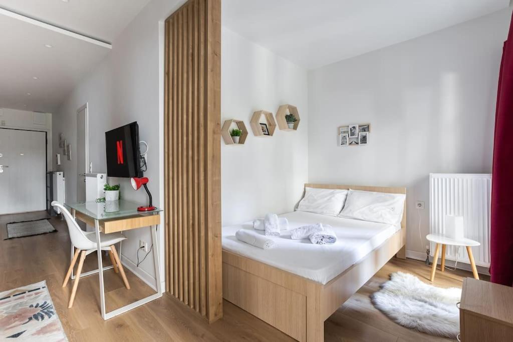 Red Velvet Apt Near City Centre Tesalonika Bagian luar foto