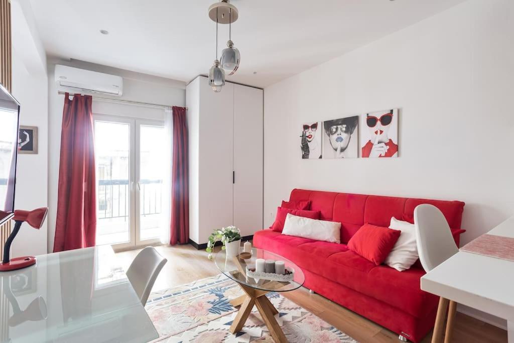 Red Velvet Apt Near City Centre Tesalonika Bagian luar foto