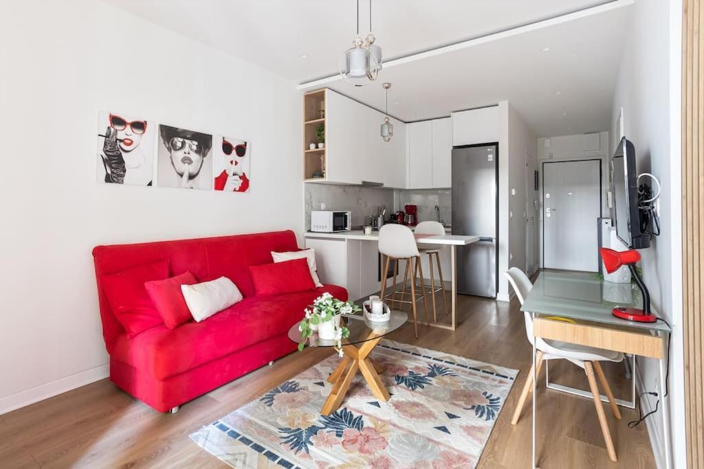 Red Velvet Apt Near City Centre Tesalonika Bagian luar foto